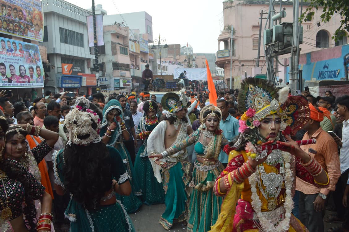 गोवर्धन पूजनोत्सव  निकली विशाल शोभायात्रा में शामिल प्रदेश कांग्रेस अध्यक्ष गोवर्धन पूजनोत्सव  निकली विशाल शोभायात्रा में शामिल प्रदेश कांग्रेस अध्यक्ष