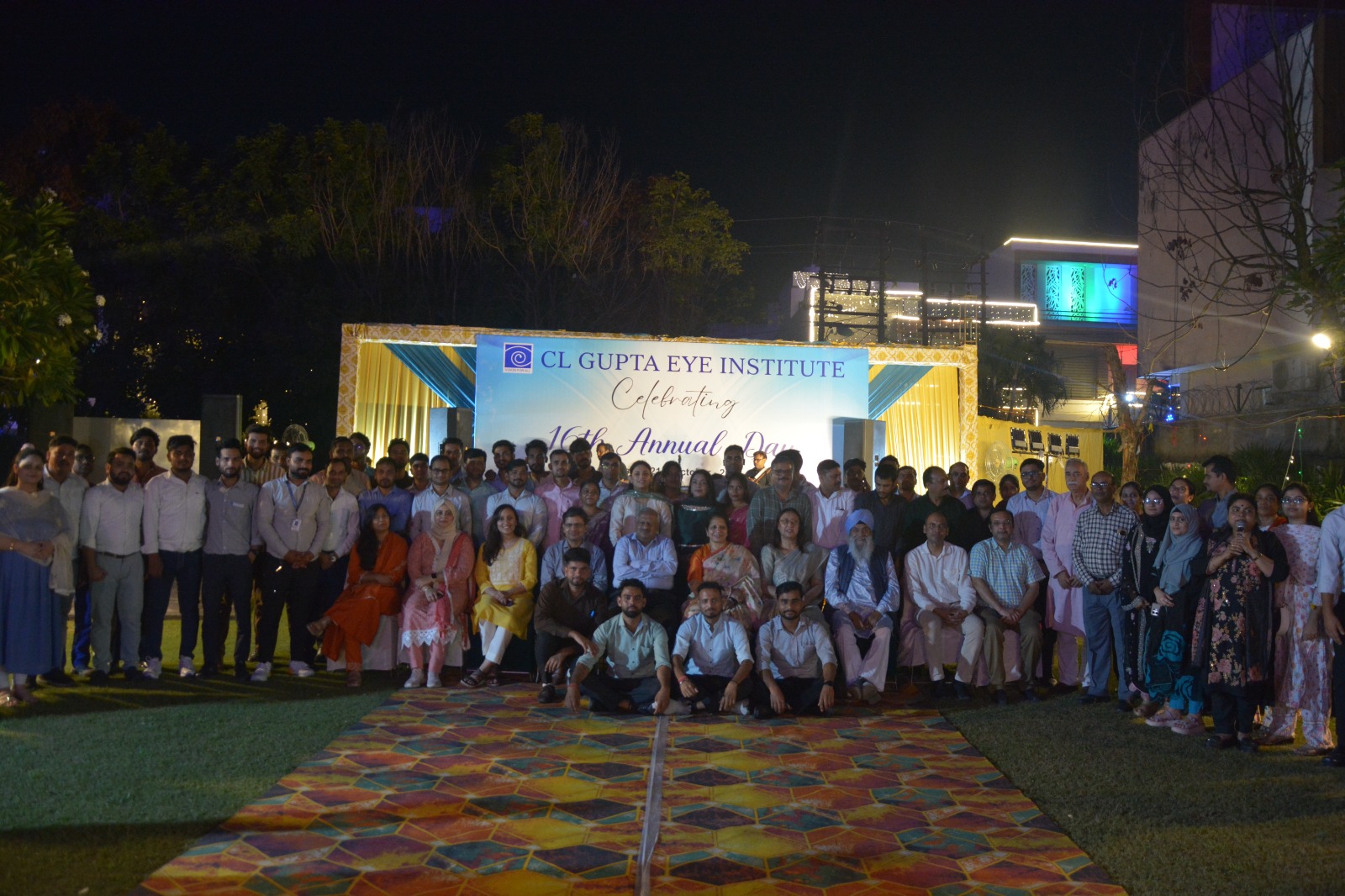 सीएल गुप्ता आई इंस्टीट्यूट के वार्षिकोत्सव पर सम्मानित स्टाफ व फैकल्टी।