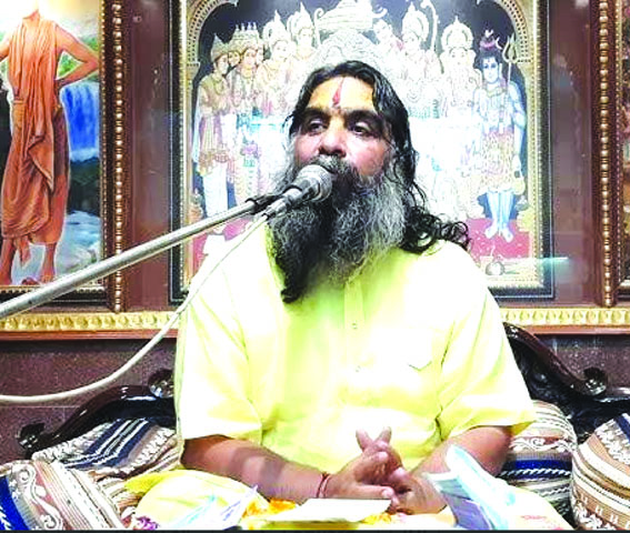 आशीर्वचन देते हुए श्रीमहंत विष्णु दास महाराज आशीर्वचन देते हुए श्रीमहंत विष्णु दास महाराज