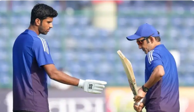 वाशिंगटन सुंदर को बल्लेबाजी की टिप्स देते गौतम गंभीर