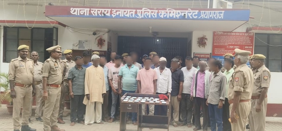 होटल में जुआ खेलते हुए गिरफतार आरोपितों का छाया चित्र