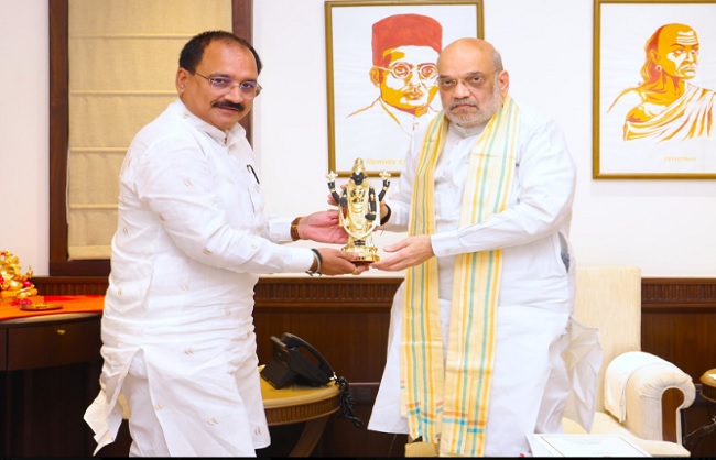 केंद्रीय गृह मंत्री अमित शाह के साथ भाजपा प्रदेश अध्यक्ष वीरेंद्र सचदेवा। केंद्रीय गृह मंत्री अमित शाह के साथ भाजपा प्रदेश अध्यक्ष वीरेंद्र सचदेवा।
