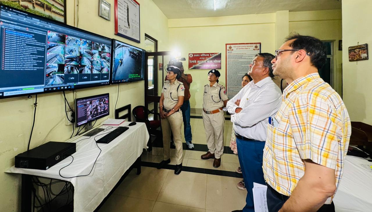 रेलवे महाप्रबंधक अमिताभ ने लिया यात्री सुविधाओं व त्योहारों  पर व्यवस्थाओं का जायजा रेलवे महाप्रबंधक अमिताभ ने लिया यात्री सुविधाओं व त्योहारों  पर व्यवस्थाओं का जायजा