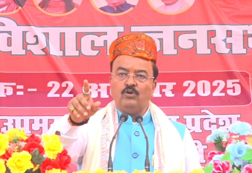 उत्तर प्रदेश के उपमुख्यमंत्री केशव प्रसाद मौर्य बिहार में एक जनसभा को सम्बोधित करते हुए उत्तर प्रदेश के उपमुख्यमंत्री केशव प्रसाद मौर्य बिहार में एक जनसभा को सम्बोधित करते हुए