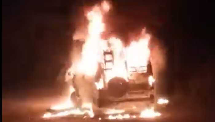 राजगढ़ के सनौरा में दर्दनाक हादसा, खड़ी टेंपो ट्रैवलर में आग लगने से चालक की मौत राजगढ़ के सनौरा में दर्दनाक हादसा, खड़ी टेंपो ट्रैवलर में आग लगने से चालक की मौत