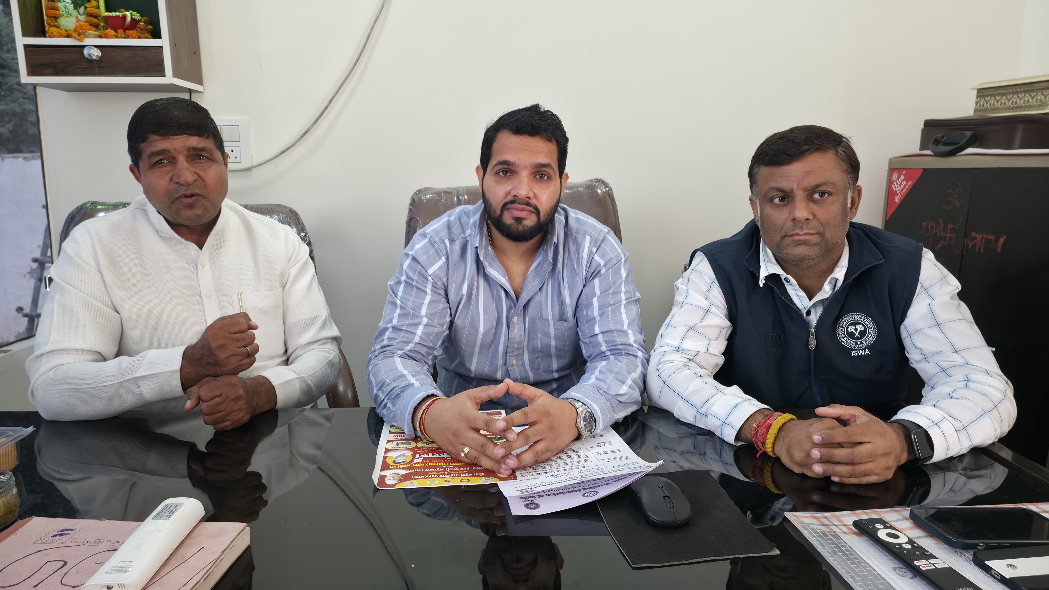 कुश्ती महासंघ की बैठक में भाग लेते अध्यक्ष जितेंद्र राठी रोशन लाल और अन्य। कुश्ती महासंघ की बैठक में भाग लेते अध्यक्ष जितेंद्र राठी रोशन लाल और अन्य।