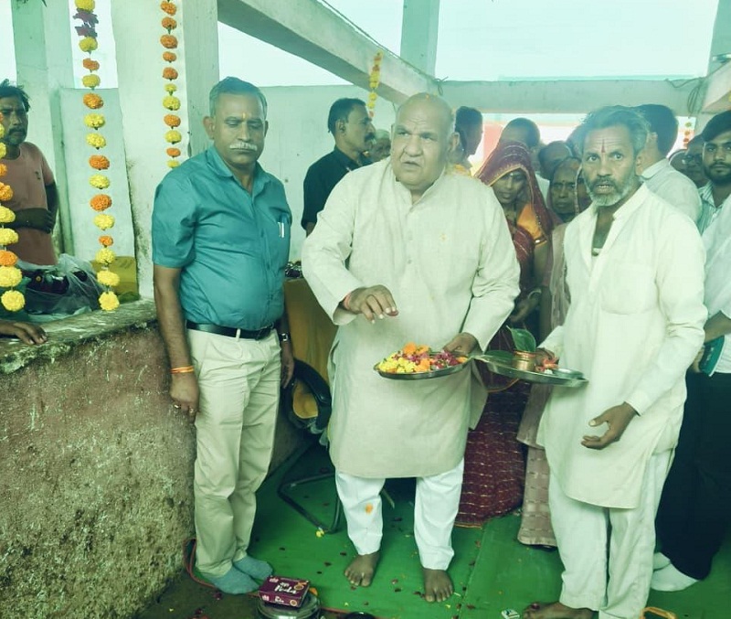 ग्राम लसूड़िया कांगर में गोवर्धन पूजन में शामिल हुए राजस्व मंत्री ग्राम लसूड़िया कांगर में गोवर्धन पूजन में शामिल हुए राजस्व मंत्री