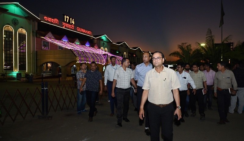 असमः गुवाहाटी रेलवे की समीक्षा करते पूसीरे के महाप्रबंधक