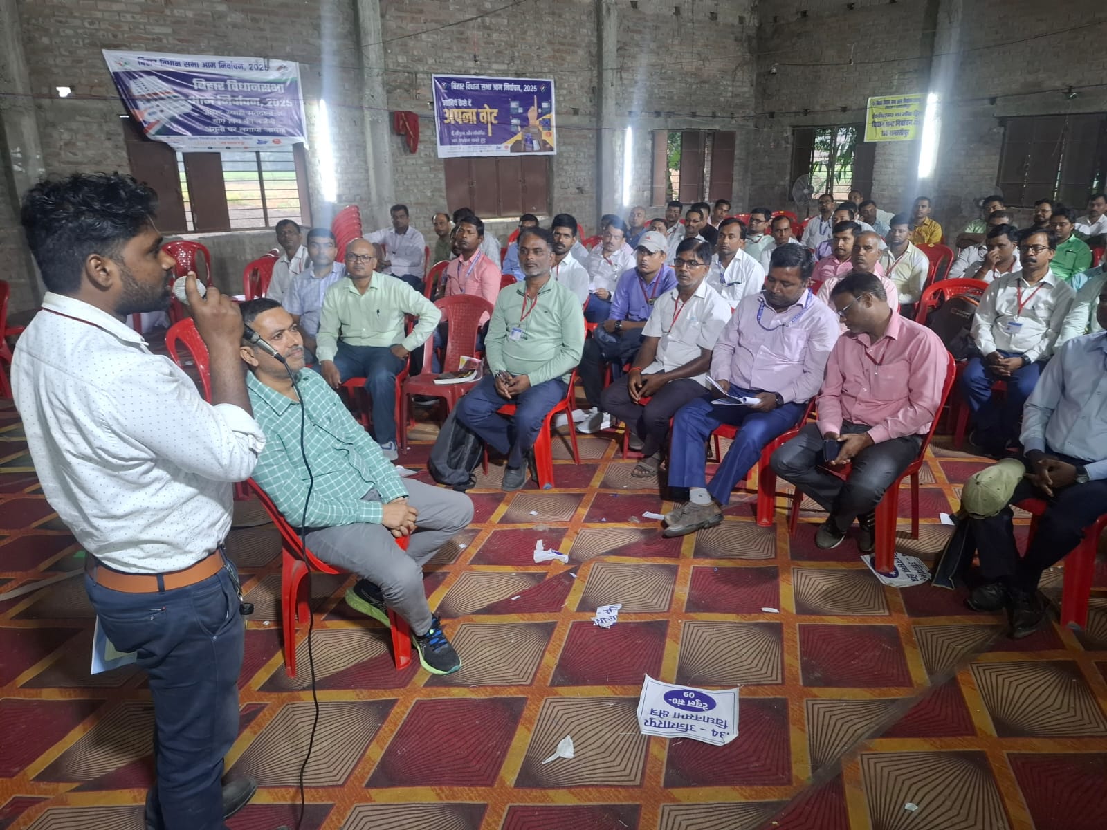 मतगणना कर्मियों का सघन प्रशिक्षण: त्रुटिहीन मतगणना पर विशेष जोर मतगणना कर्मियों का सघन प्रशिक्षण: त्रुटिहीन मतगणना पर विशेष जोर