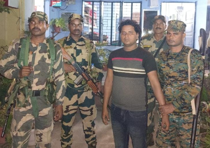 गिरफ्तार अभियुक्त गिरफ्तार अभियुक्त