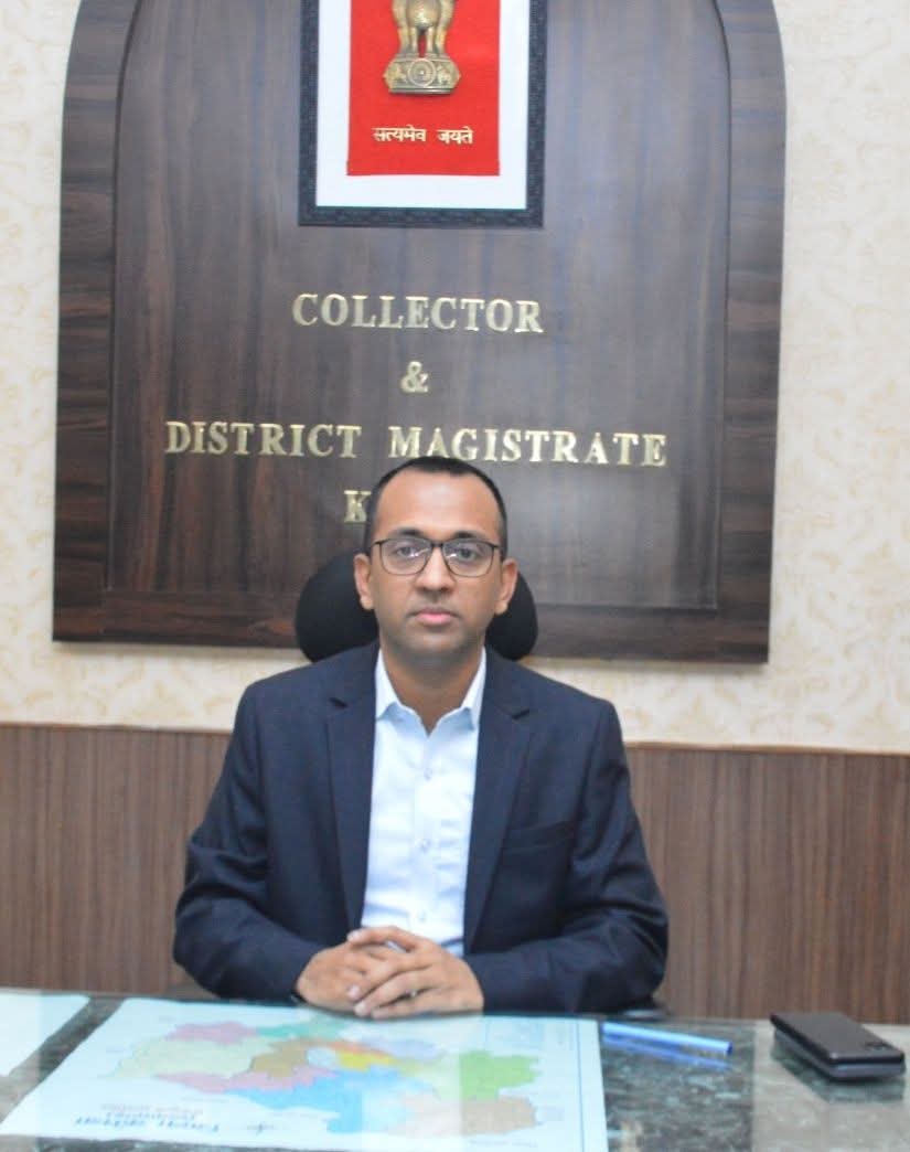 कलेक्टर अजीत वसंत कलेक्टर अजीत वसंत