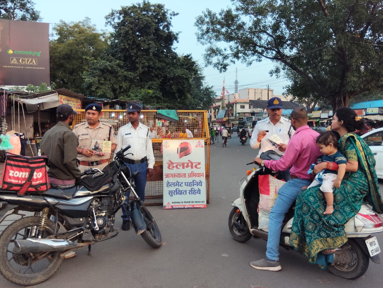 पुलिस चलाएगी 5 नवंबर तक हेलमेट जागरूकता अभियान, इसके बाद होगी सख्ती पुलिस चलाएगी 5 नवंबर तक हेलमेट जागरूकता अभियान, इसके बाद होगी सख्ती