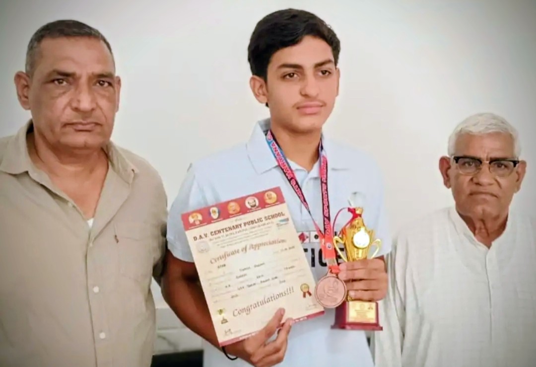 इसराना के वंश जागलान अपने मेडल के साथ इसराना के वंश जागलान अपने मेडल के साथ