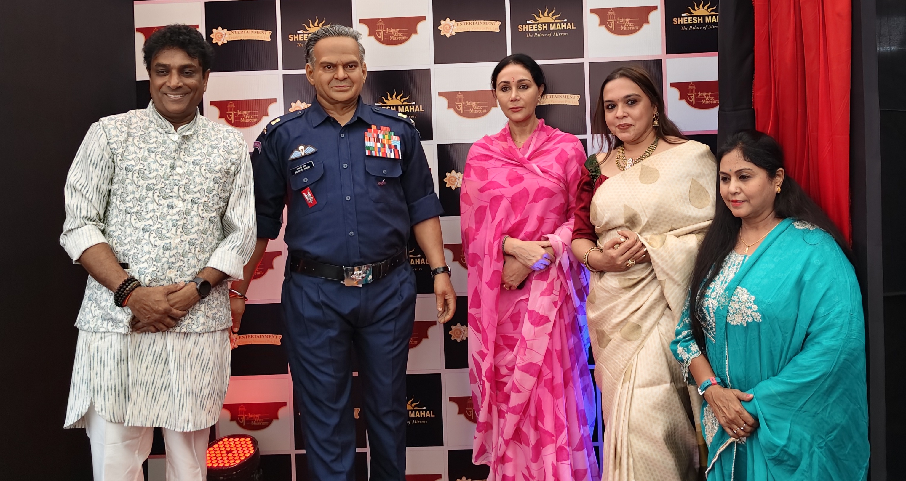 उप मुख्यमंत्री दीया कुमारी ने किया ब्रिगेडियर सवाई भवानी सिंह की वैक्स प्रतिमा का अनावरण