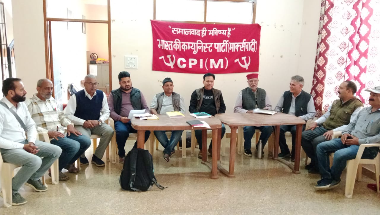 माकपा की बैठक के दाैरान माकपा की बैठक के दाैरान