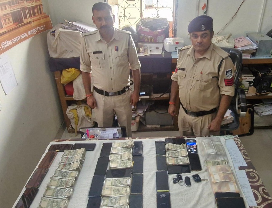 छतरपुर पुलिस की बड़ी कार्रवाई, देरी रोड के हाई-प्रोफाइल जुआ फड़ पर छापा छतरपुर पुलिस की बड़ी कार्रवाई, देरी रोड के हाई-प्रोफाइल जुआ फड़ पर छापा