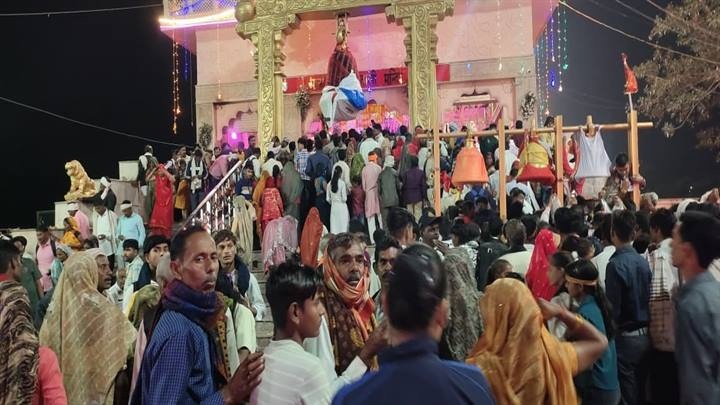 माता रतनगढ़ मंदिर मेले में उमड़ा आस्था का सैलाब माता रतनगढ़ मंदिर मेले में उमड़ा आस्था का सैलाब