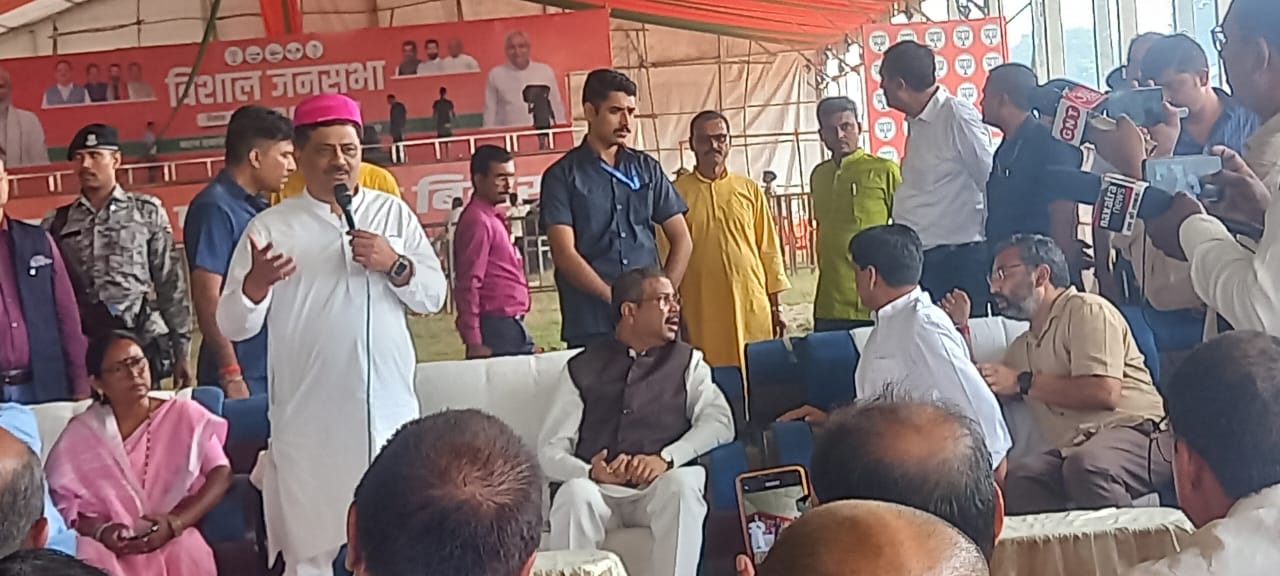 तैयारी में जुटे नेता तैयारी में जुटे नेता