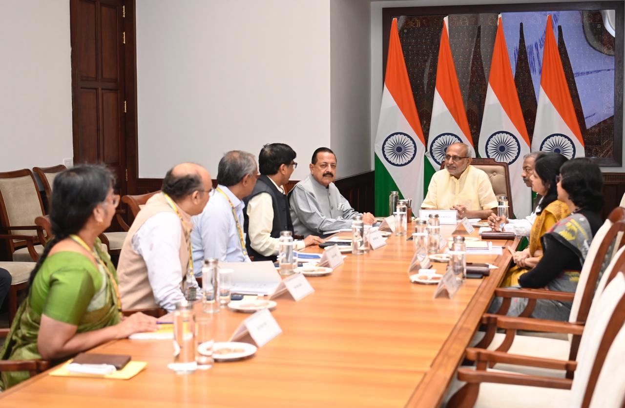 डॉ. जितेन्द्र सिंह ने की सीपी राधाकृष्णन से मुलाकात