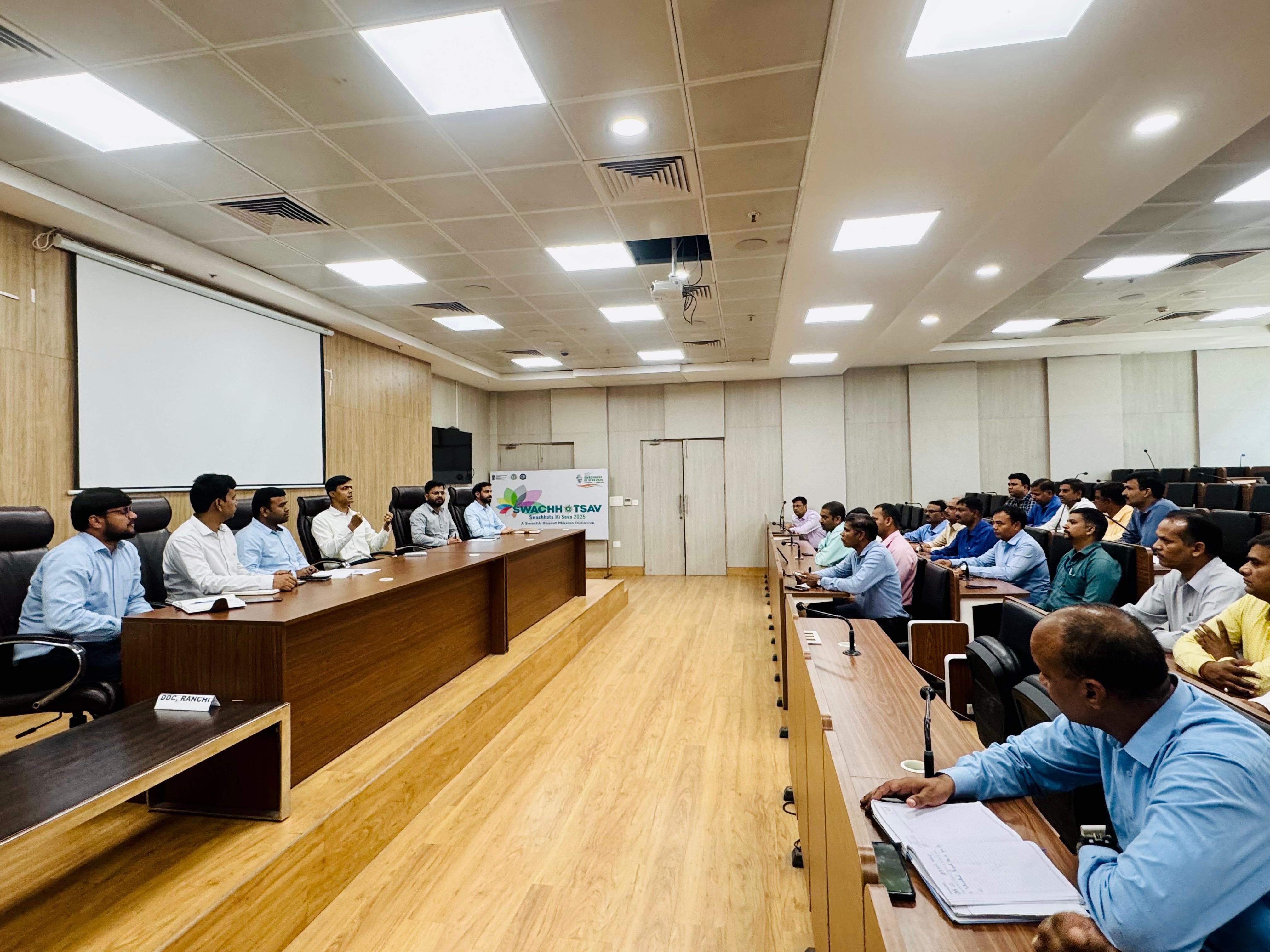 बैठक की तस्वीर बैठक की तस्वीर