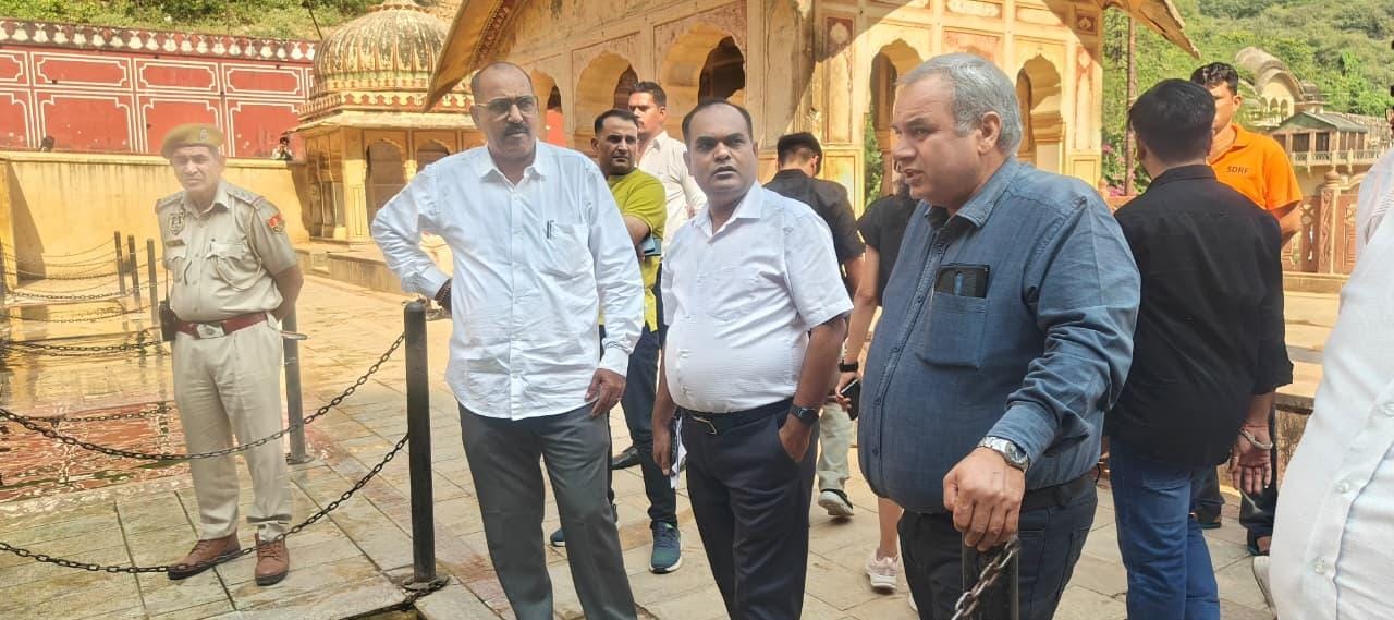 कार्तिक स्नान एवं छठ पूजन पर मंदिर ठिकाना गलता जी परिसर में आयोजन को लेकर जिला प्रशासन ने किये इंतजाम कार्तिक स्नान एवं छठ पूजन पर मंदिर ठिकाना गलता जी परिसर में आयोजन को लेकर जिला प्रशासन ने किये इंतजाम