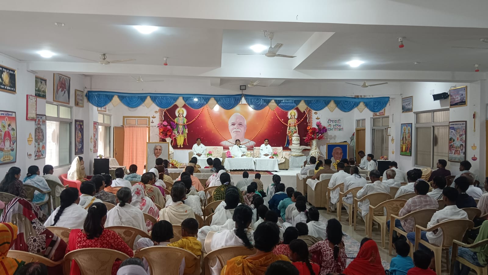 ब्रम्हाकुमारी में भाई-दूज कार्यक्रम की तस्वीर ब्रम्हाकुमारी में भाई-दूज कार्यक्रम की तस्वीर