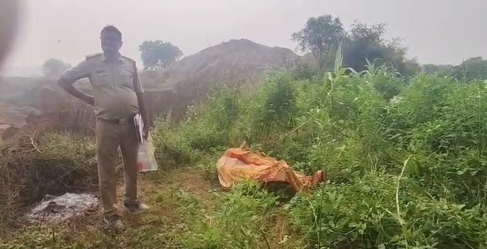 मृत पत्नी के घटना स्थल का दृश्य मृत पत्नी के घटना स्थल का दृश्य