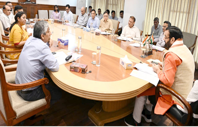 हरियाणा के मुख्यमंत्री नायब सैनी छात्रवृत्ति याेजनाओं के संबंध में बैठक करते हुए हरियाणा के मुख्यमंत्री नायब सैनी छात्रवृत्ति याेजनाओं के संबंध में बैठक करते हुए