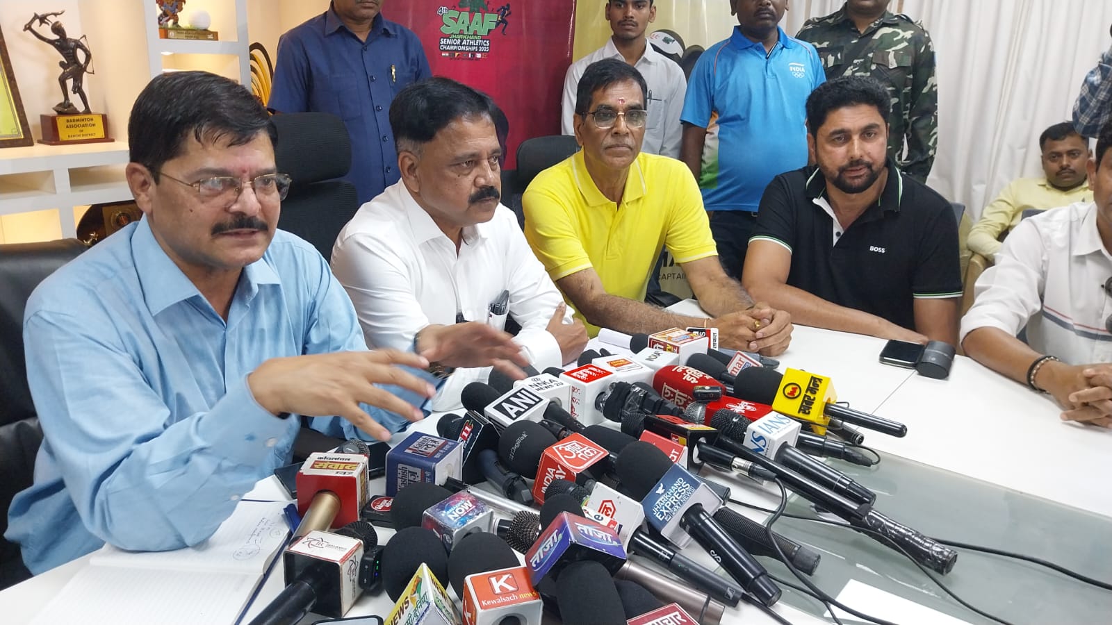 मीडिया को तैयारियों की जानकारी देते मंत्री सुदिव्य कुमार समेत अन्य मीडिया को तैयारियों की जानकारी देते मंत्री सुदिव्य कुमार समेत अन्य