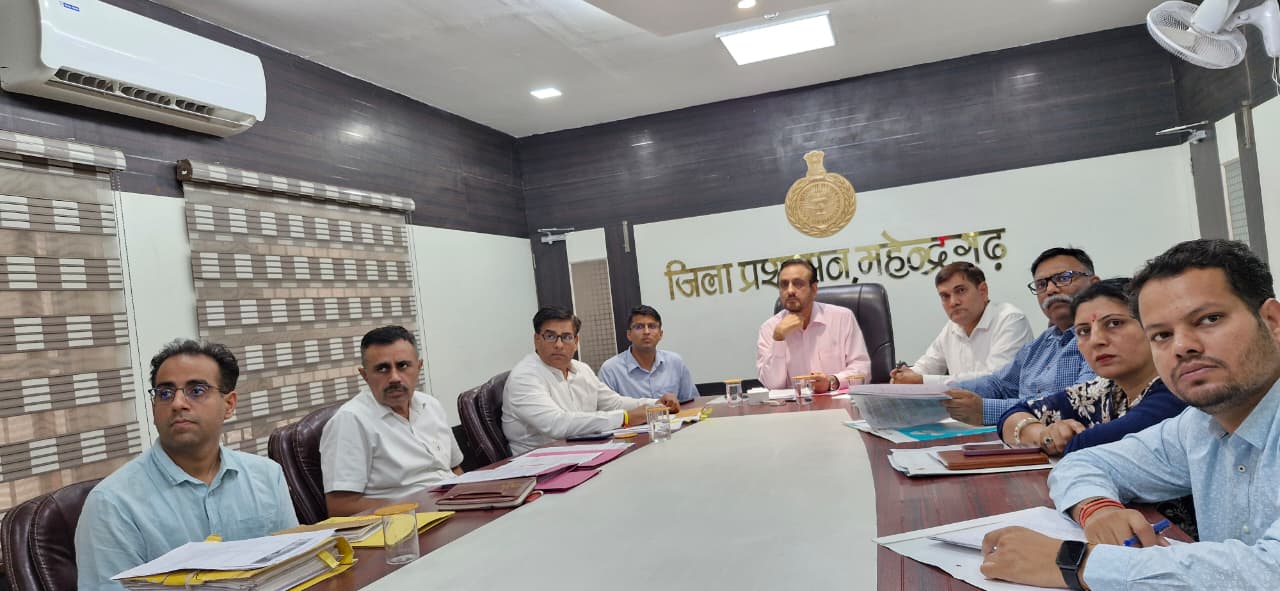 वीडियो कॉन्फ्रेंसिंग के दौरान मौजूद उपायुक्त कैप्टन मनोज कुमार। वीडियो कॉन्फ्रेंसिंग के दौरान मौजूद उपायुक्त कैप्टन मनोज कुमार।