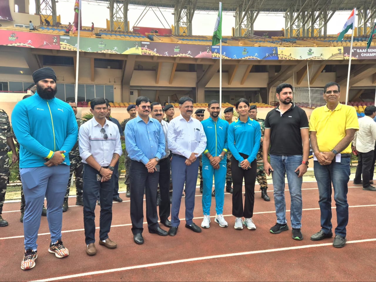 मोरहाबादी मैदान में तैयारियों का जायजा लेते मंत्री सुदिव्य कुमार समेत अन्य मोरहाबादी मैदान में तैयारियों का जायजा लेते मंत्री सुदिव्य कुमार समेत अन्य