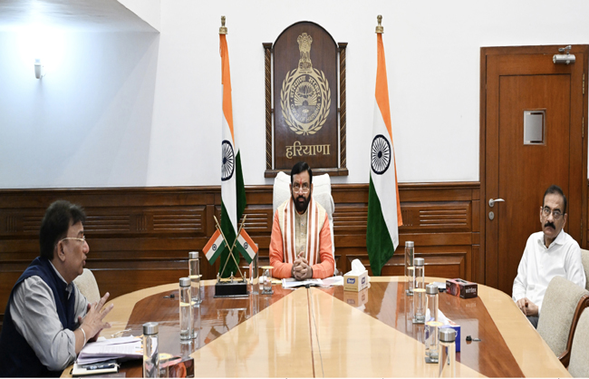 हरियाणा के मुख्यमंत्री नायब सैनी जल प्रबंधन पर बैठक लेते हुए हरियाणा के मुख्यमंत्री नायब सैनी जल प्रबंधन पर बैठक लेते हुए