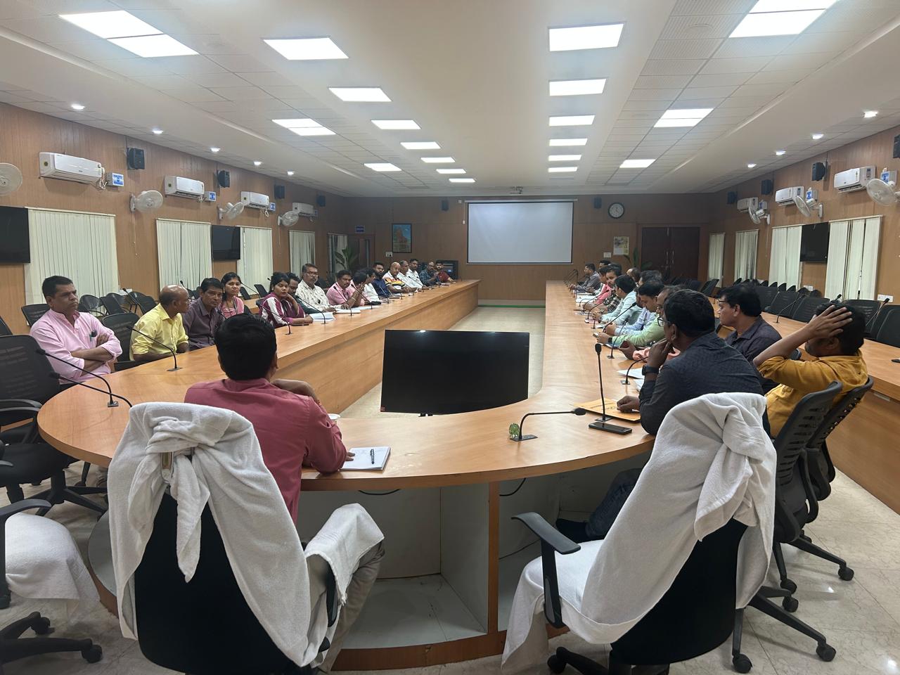 कोरबा सीईओ जिला पंचायत ने ली पीएम सूर्यघर योजना की बैठक, बैंकों में लंबित प्रकरणों के शीघ्र निराकरण के दिए निर्देश कोरबा सीईओ जिला पंचायत ने ली पीएम सूर्यघर योजना की बैठक, बैंकों में लंबित प्रकरणों के शीघ्र निराकरण के दिए निर्देश