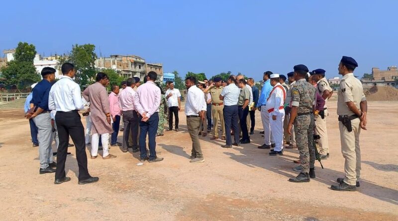 तैयारी में जुटे अधिकारी तैयारी में जुटे अधिकारी