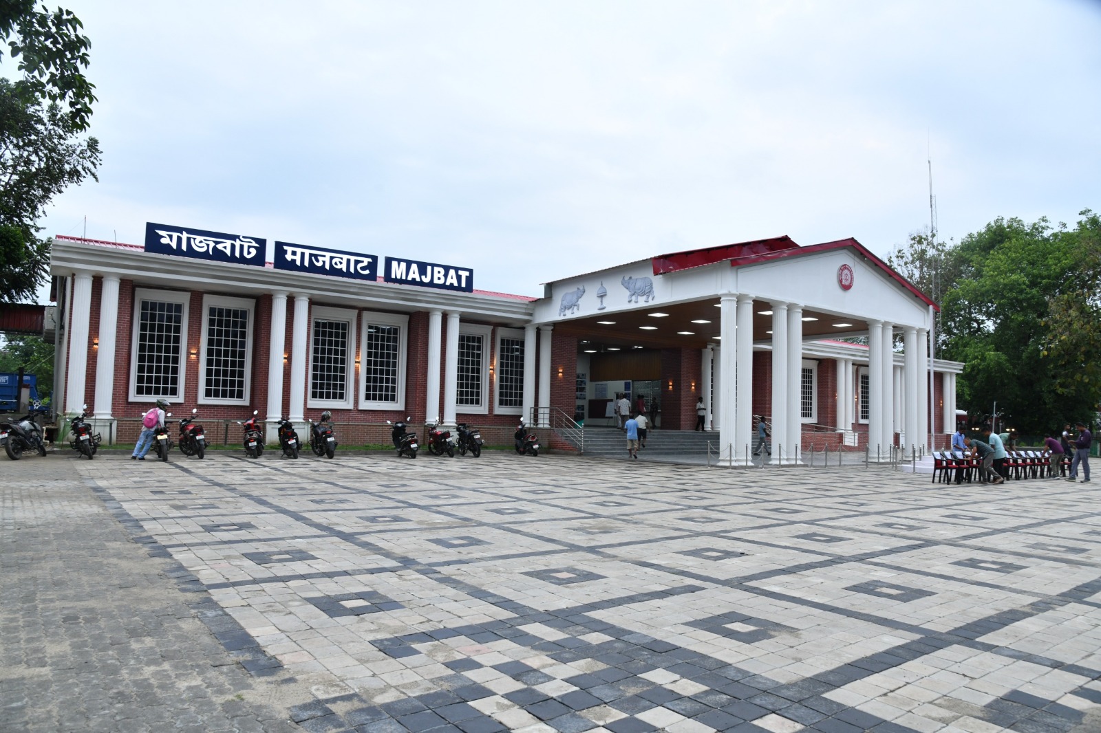 असम: माजबाट रेलवे स्टेशन असम: माजबाट रेलवे स्टेशन