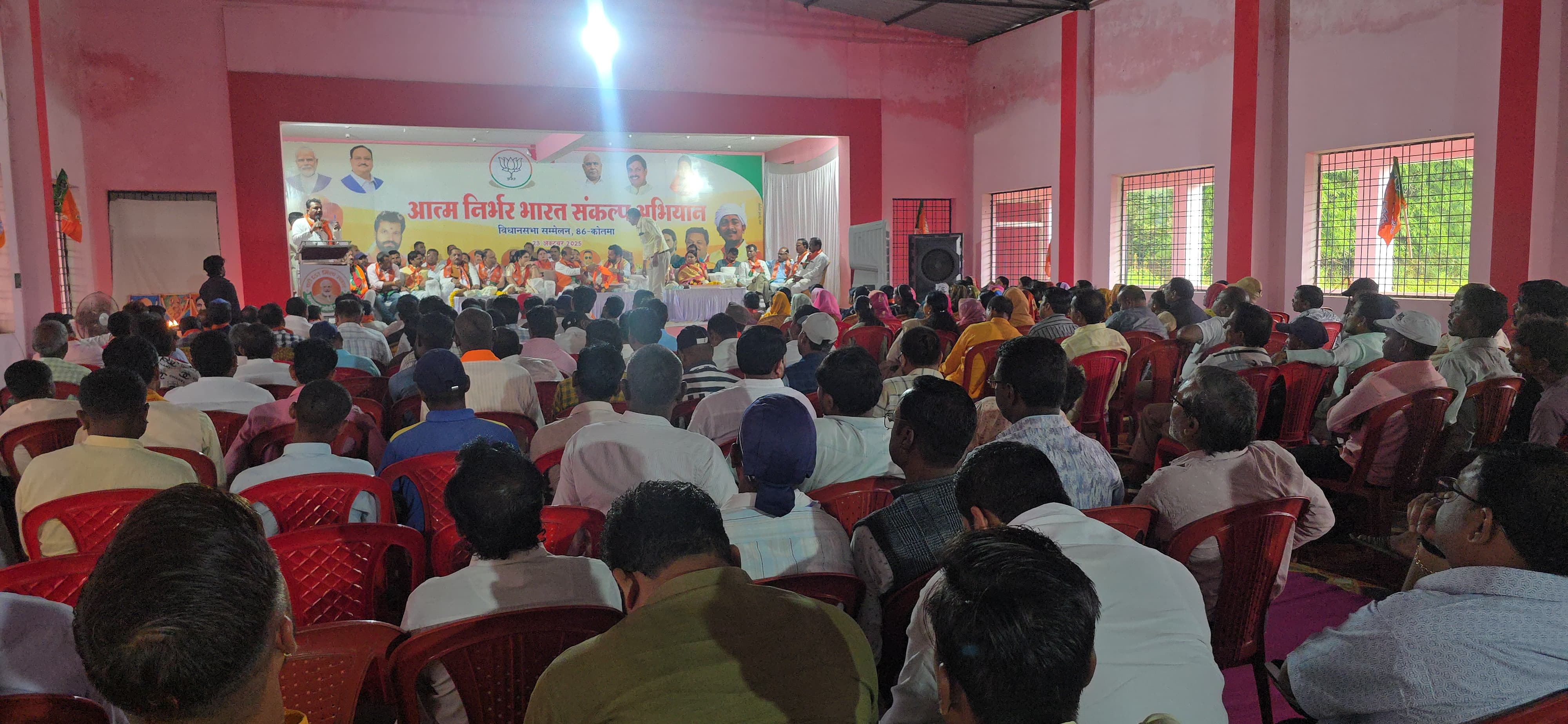 शामिल पार्टी के लाेग शामिल पार्टी के लाेग