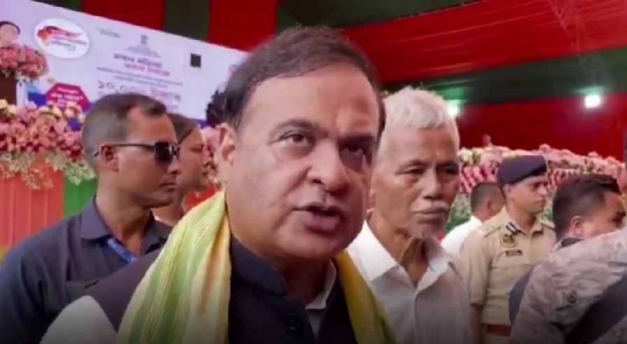 असम: मीडिया से बातचीत करते मुख्यमंत्री डॉ. हिम्मत बिस्व सरमा
