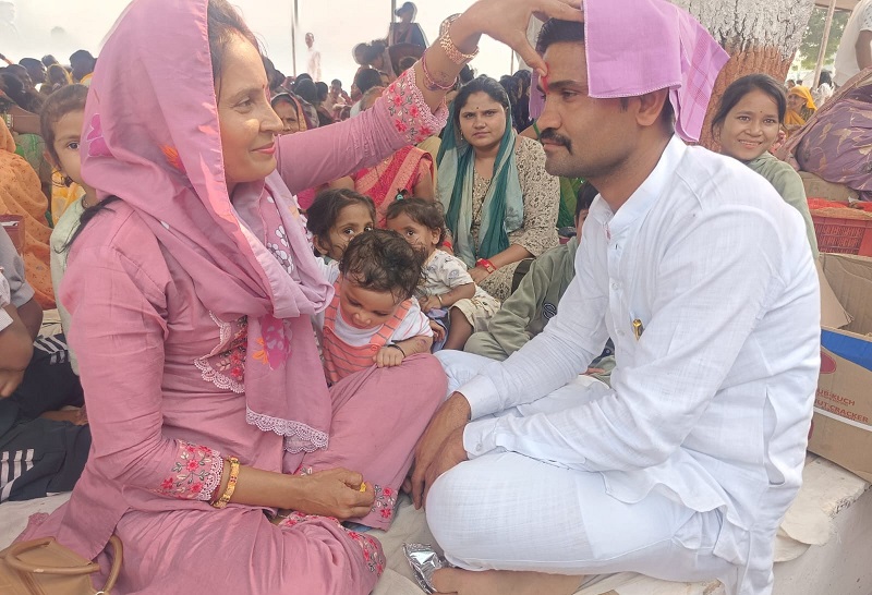 बंदियों से उनके माता-बहनों व बच्चों ने की मुलाकात