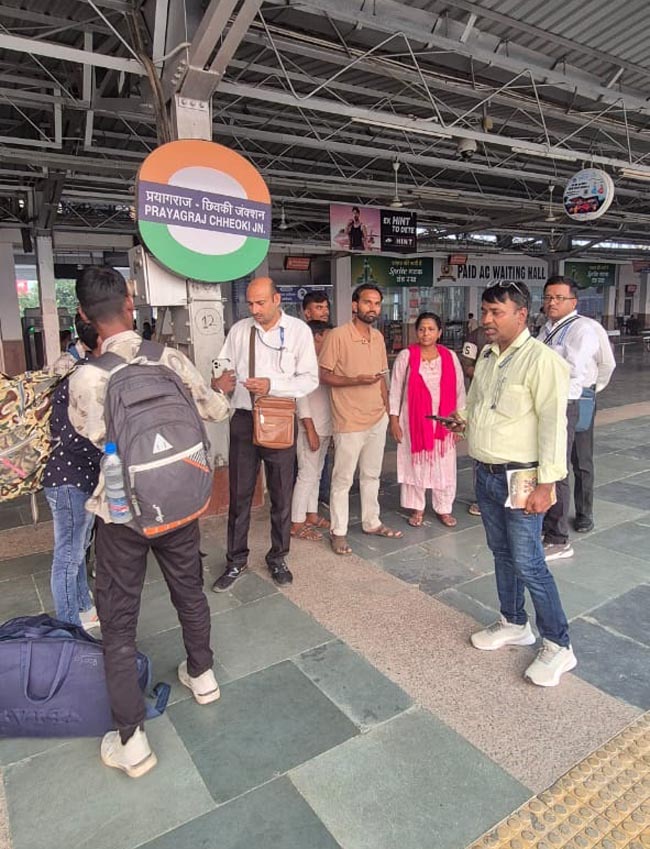 चेकिंग करते चेकिंग करते