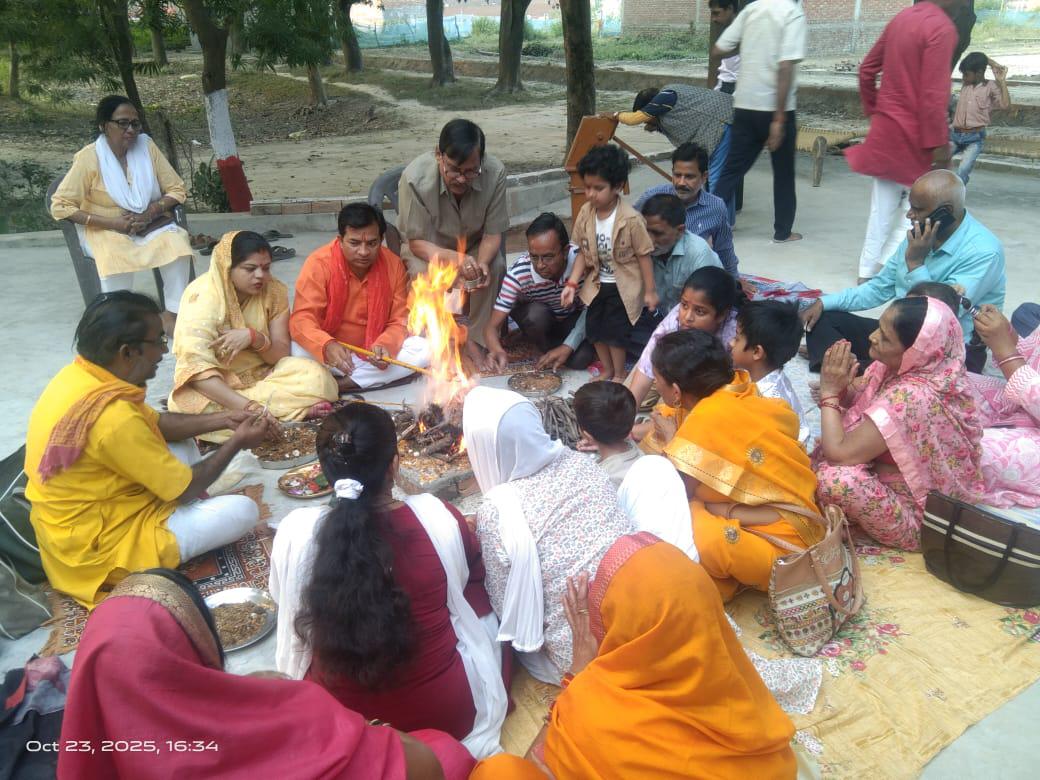 कलम दावात का पूजन कर मनाई गई चित्रगुप्त जयंती कलम दावात का पूजन कर मनाई गई चित्रगुप्त जयंती