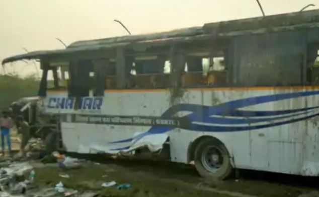 दुर्घटनाग्रस्त बस दुर्घटनाग्रस्त बस