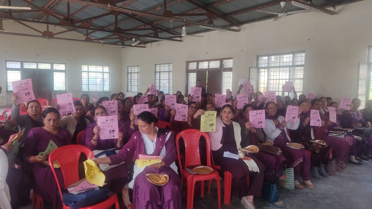 आंगनबाड़ी कार्यकर्ता कार्यशाला के दौरान।