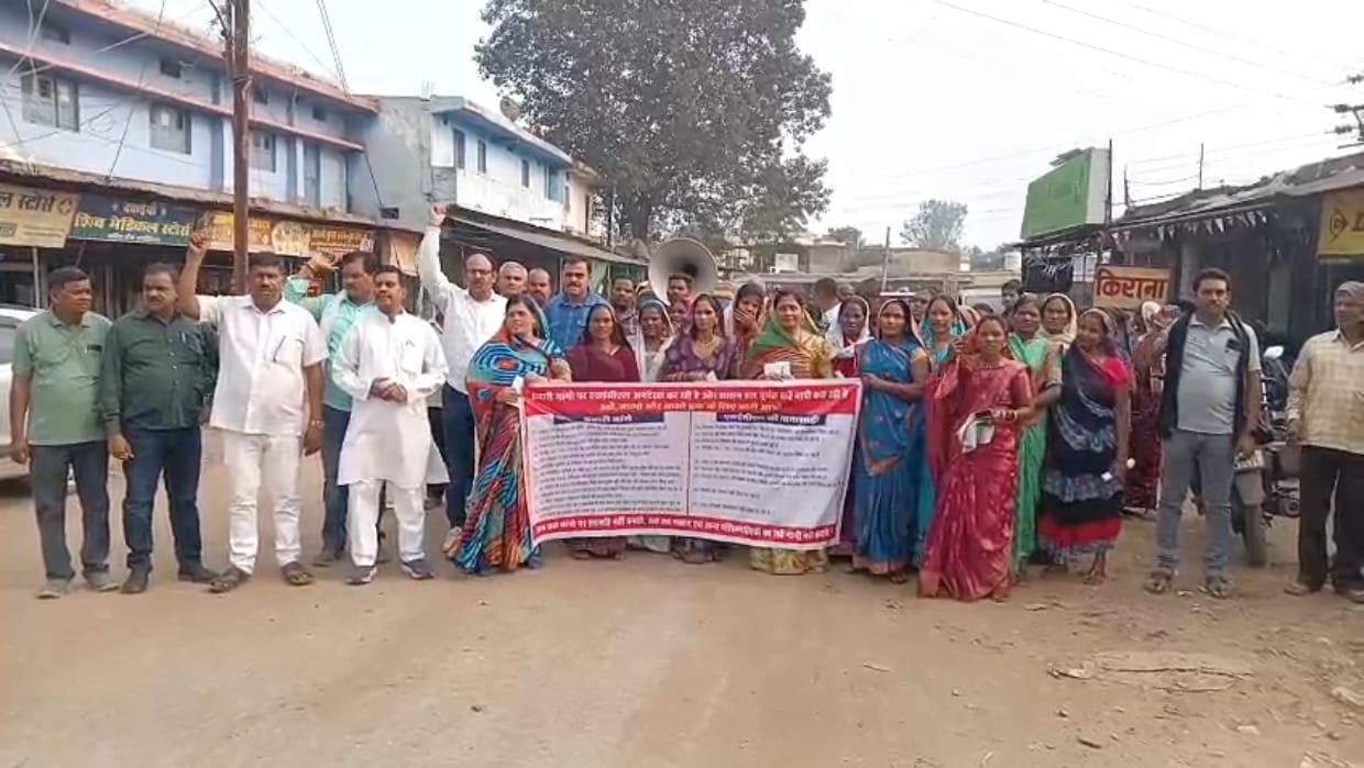 एसईसीएल दीपका प्रबंधन के खिलाफ भड़का जनाक्रोश — हरदीबाजार में निकली विशाल जनजागरण रैली, “जबरन नापी सर्वे बंद करो” के नारे से गूंजा इलाका एसईसीएल दीपका प्रबंधन के खिलाफ भड़का जनाक्रोश — हरदीबाजार में निकली विशाल जनजागरण रैली, “जबरन नापी सर्वे बंद करो” के नारे से गूंजा इलाका