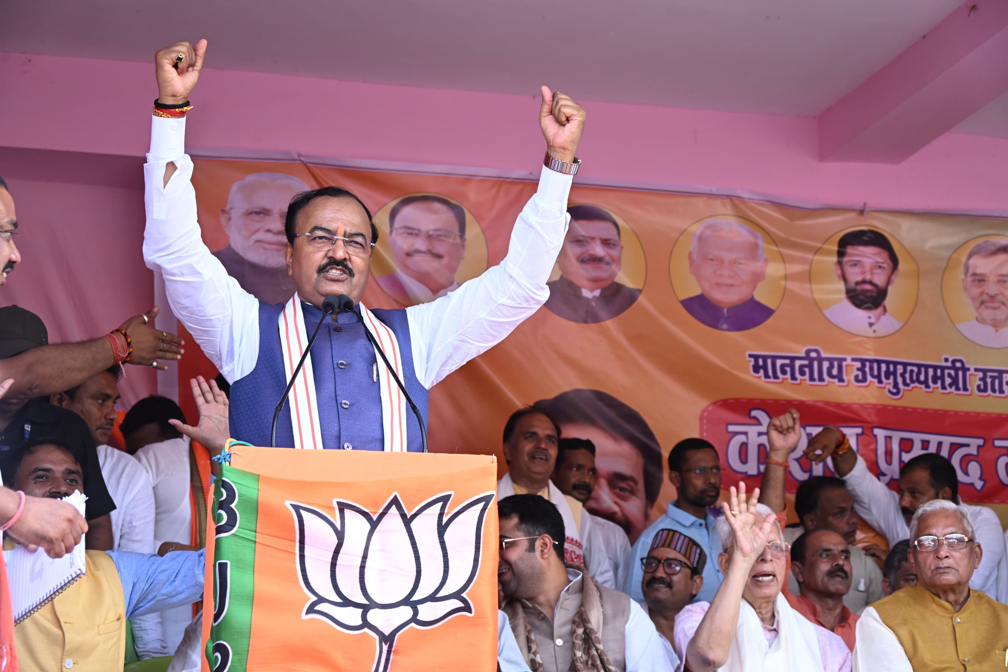 उत्तर प्रदेश के उपमुख्यमंत्री केशव मौर्या सभा को सम्बोधित करते उत्तर प्रदेश के उपमुख्यमंत्री केशव मौर्या सभा को सम्बोधित करते