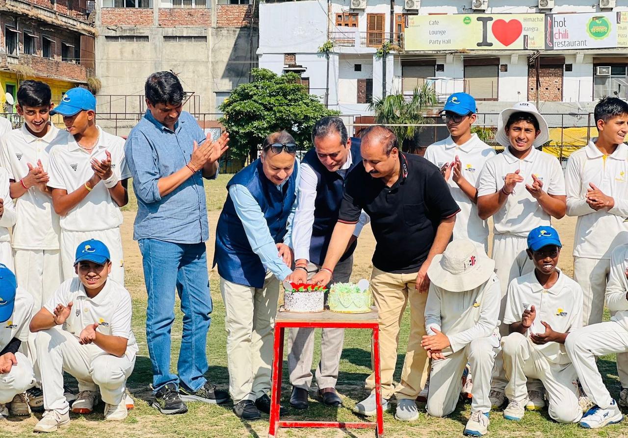 सांसद अनुराग ठाकुर के जन्मदिन के मौके पर मौजूद। सांसद अनुराग ठाकुर के जन्मदिन के मौके पर मौजूद।