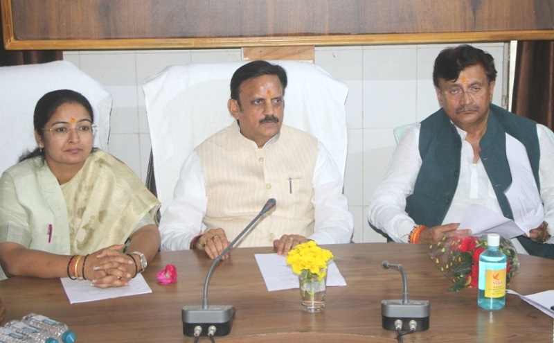 उप मुख्यमंत्री शुक्ल ने की जिला अस्पताल और जिले की स्वास्थ्य सेवाओं की समीक्षा उप मुख्यमंत्री शुक्ल ने की जिला अस्पताल और जिले की स्वास्थ्य सेवाओं की समीक्षा