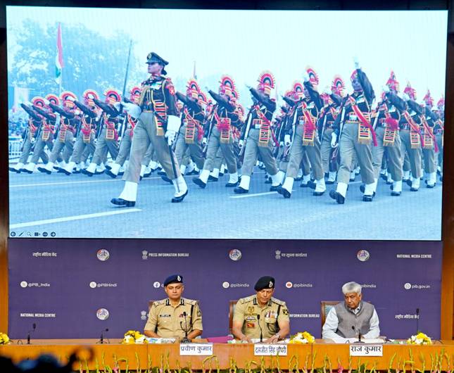 एनएमसी में प्रेसवार्ता को संबोधित करते हुए  बीएसएफ के महानिदेशक दलजीत सिंह चौधरी