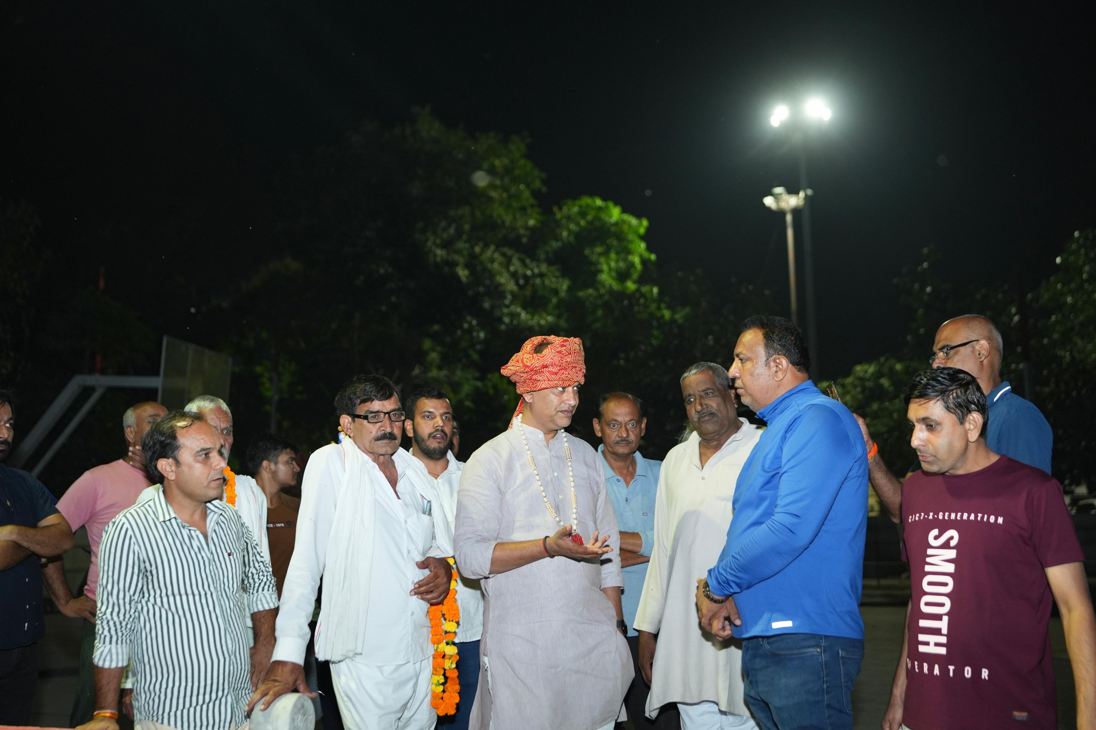 दिल्ली के समाज कल्याण मंत्री रविंद्र इंद्राज सिंह