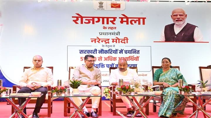 डॉ. वीरेन्द्र कुमार के मुख्य आतिथ्य में रोजगार मेला डॉ. वीरेन्द्र कुमार के मुख्य आतिथ्य में रोजगार मेला