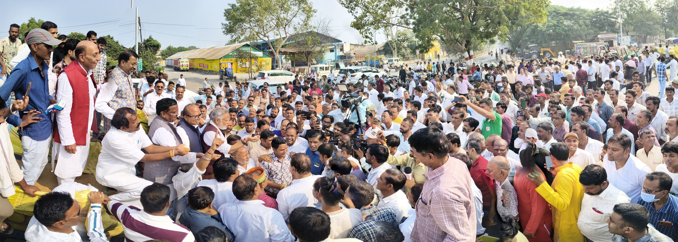 उज्जैन में मुहूर्त सौदे में डालर चना बिका 13013 रू. प्रति क्विंटल उज्जैन में मुहूर्त सौदे में डालर चना बिका 13013 रू. प्रति क्विंटल